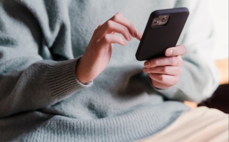 Digital Detox: Why Taking a Break from Screens Improves Wellness