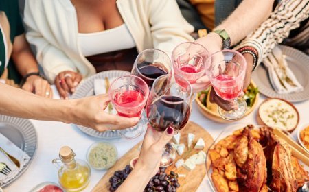 How Drinking This Instead of Wine on Thanksgiving Saves You 600 Calories Before Dessert