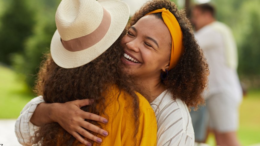 What Happens When You Hug Someone for 20 Seconds Every Single Day