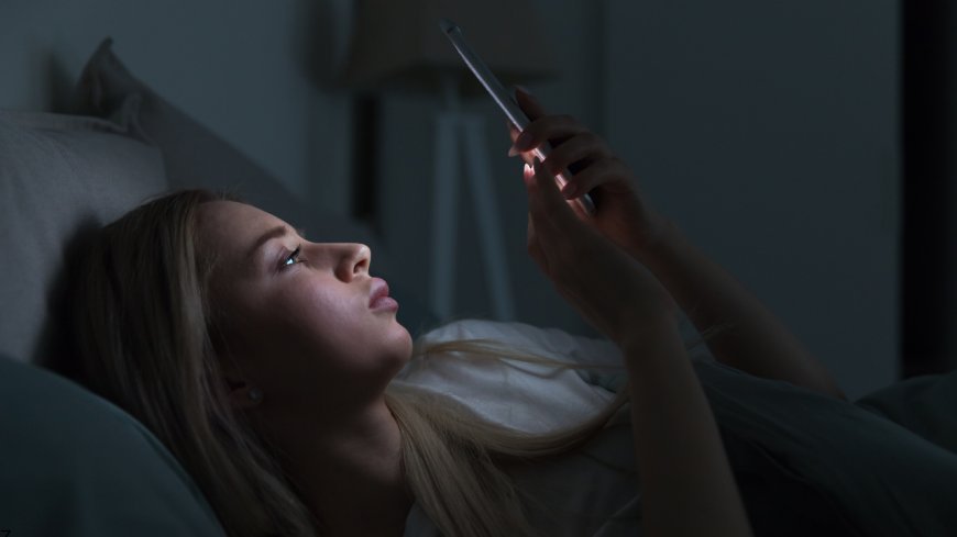 Stop Doomscrolling Before Bed: Try This Zero-Scroll Bedtime Challenge