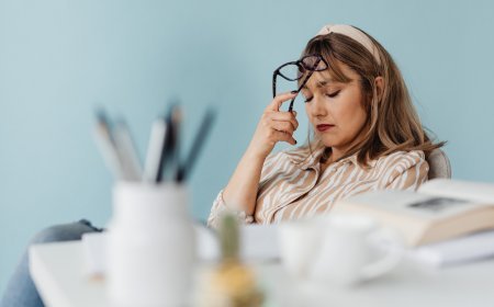 From Fixed to Fluid: How to rewire your internal monologue for a growth mindset in 30 days.