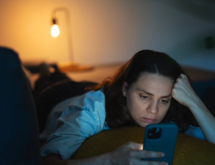 Doomscrolling in 2026: Why It’s Draining Your Energy and 7 Gentle Ways to Break Free