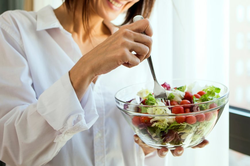 Why Your Salad Dressing Could Be Making You Gain Weight (Even on a “Healthy” Salad)